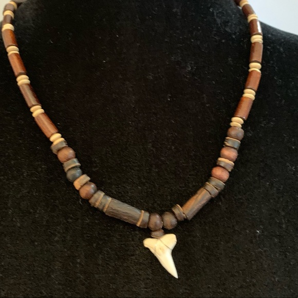 NWOT Necklace - Picture 3 of 9